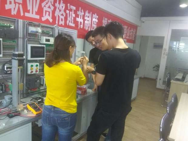 镇江学plc有什么发展，电气自动化PLC好学吗？